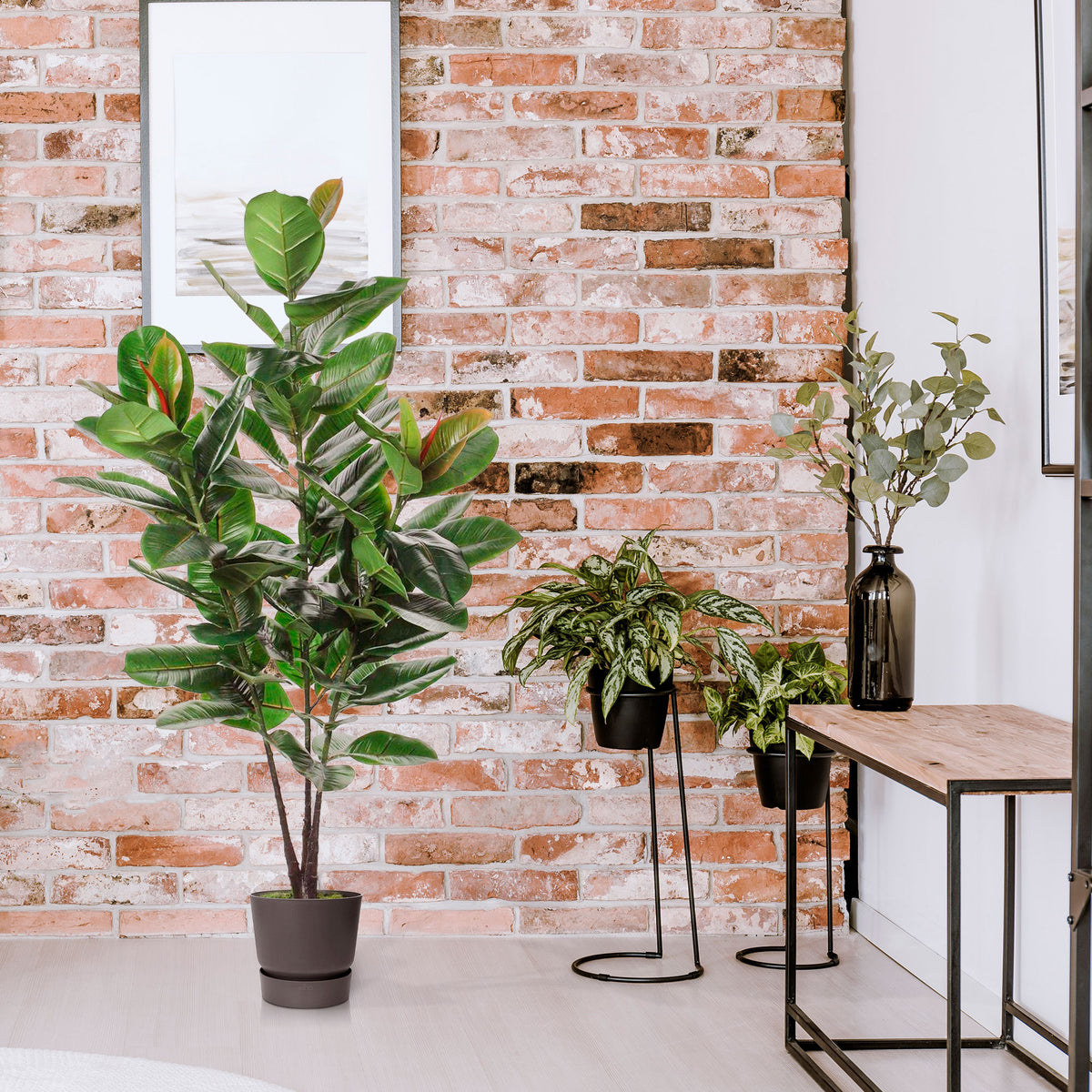 Artificial green rubber plant incl. decorative black pot