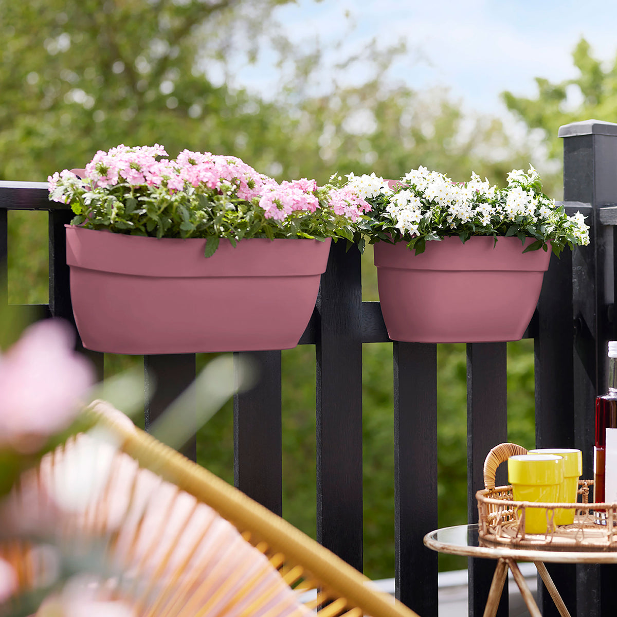 Elho vibia campana easy hanger round - outdoor pot Pink