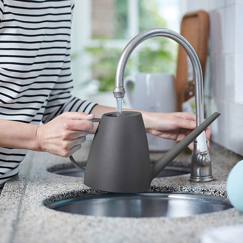 Elho Brussels Watering Can 33 - Annaffiatoi e Spruzzatori per Internocoltura E Raccolta - 33.0 x H 17.0 cm - Verde/Sorbet Green Elho Brussels Watering Can 33 - Annaffiatoi e Spruzzatori per Internocoltura E Raccolta - 33.0 x H 17.0 cm - Verde/Sorbet Green
