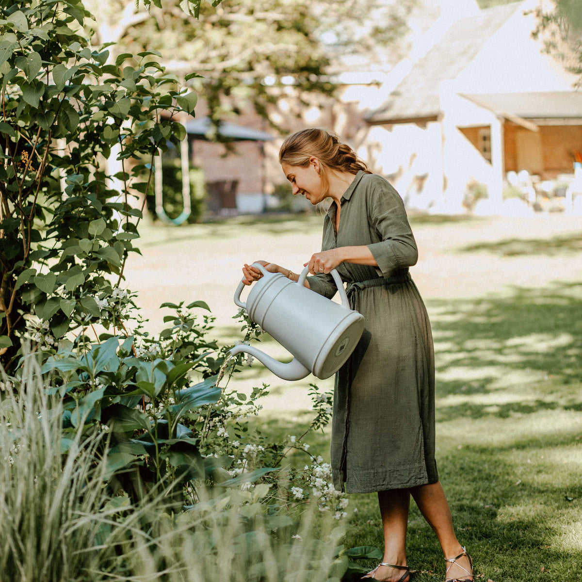 Capi Watering can Lungo olive grey 12 litres