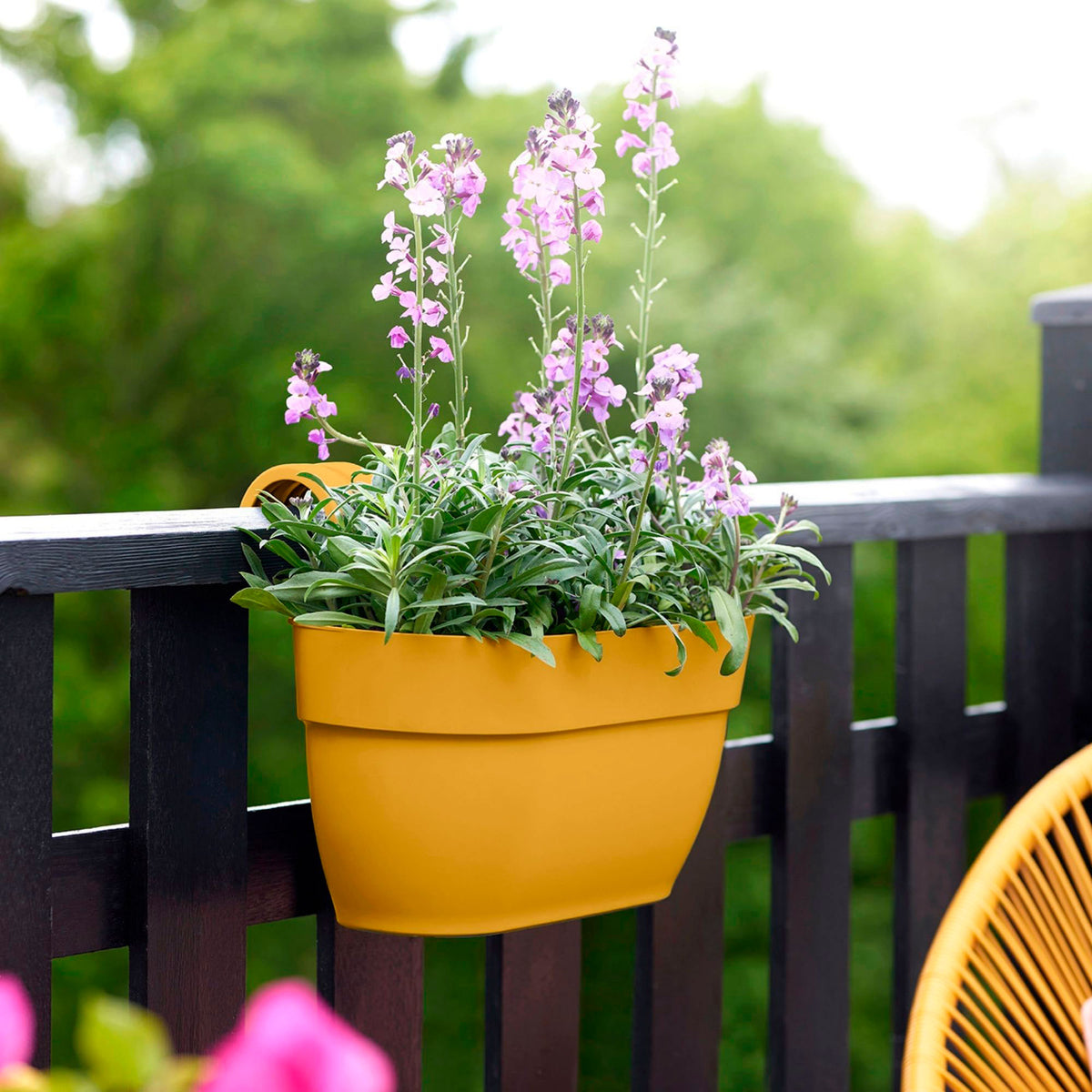 Elho vibia campana easy hanger round - outdoor pot Yellow
